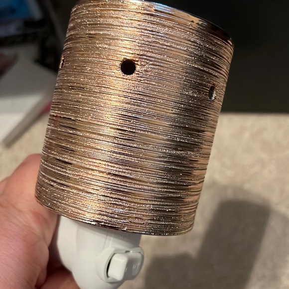 Scentsy Mini Warmer, Etched Rose Gold - Picture 3 of 6